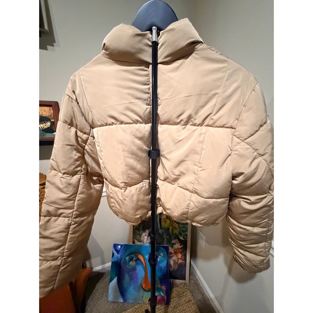 Love tree Cropped Puffer jacket M tan NWT